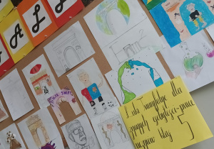 Tablica z pracami uczniów