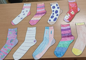 Skarpetki kolorowe z okazji Dnia Osób z Zespołem Downa