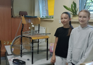 Uczennice przy swojej pracy