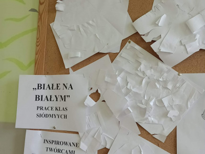 Architektura wnętrz, obrazy z liter i słów oraz białe na białym - piękne prace siódmoklasitów!