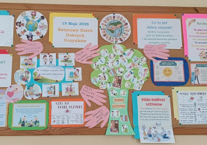 Tablica tematyczna Dobre Uczynki szkoła włączająca