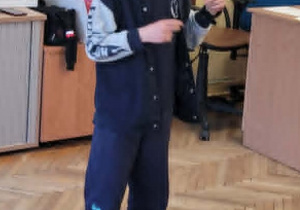 Uczeń stoi