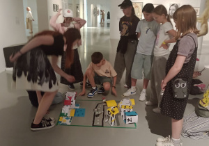 Uczniowie w Muzeum Sztuki