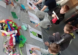 Uczniowie w muzeum