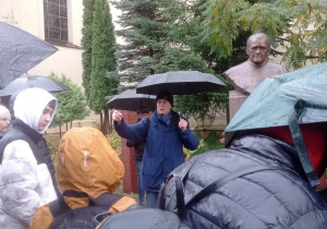 Uczniowie podczas wycieczki edukacyjnej