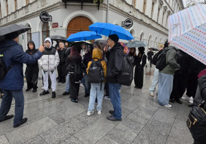 Uczniowie podczas wycieczki edukacyjnej
