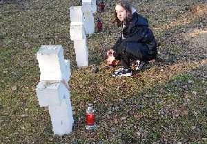 Zapalamy znicze na cmentarzu
