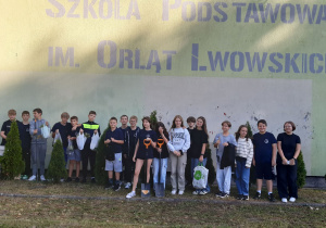 Klasa 7c w drodze do ogródka