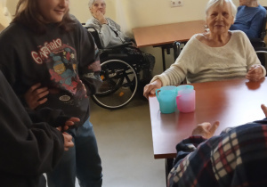 Lena zabiera się ochoczo do pracy