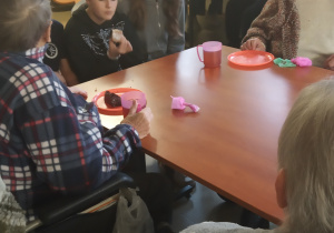 W trakcie wspólnej herbatki