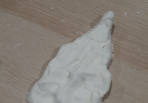 Choinka ze sztucznego śniegu
