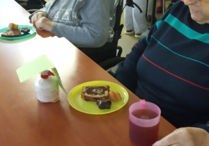 Degustacja ciast przygotowanych przez wolontariuszki